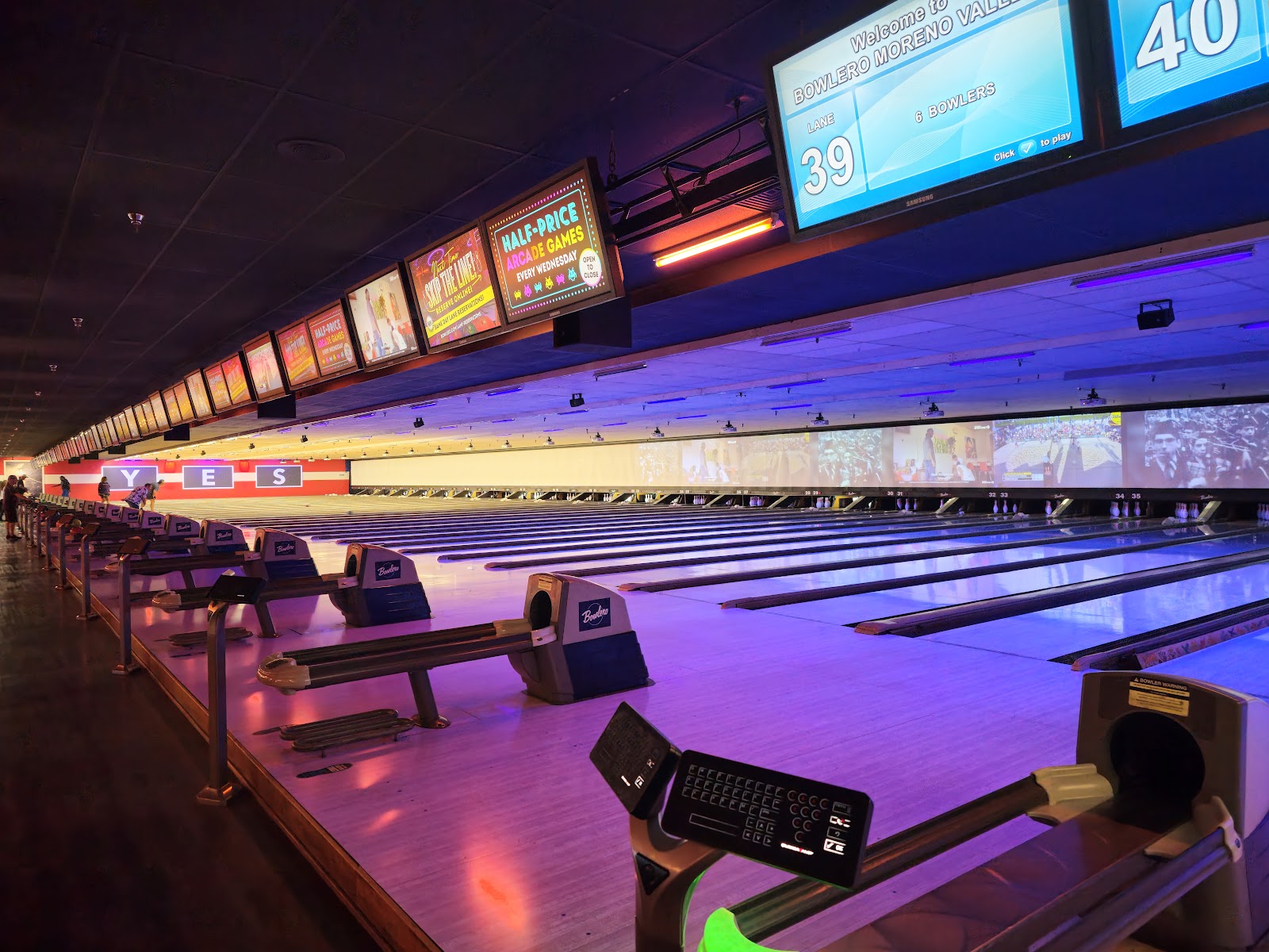 Bowlero Moreno Valley